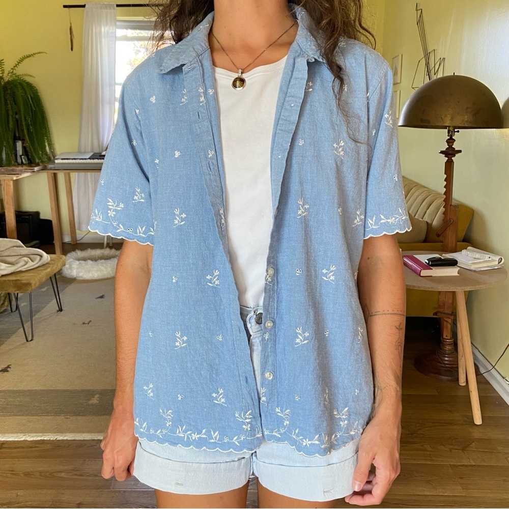 🌹 SOLD 🌹 Vintage Classic Elements Floral Embroidered Button Down Size L
